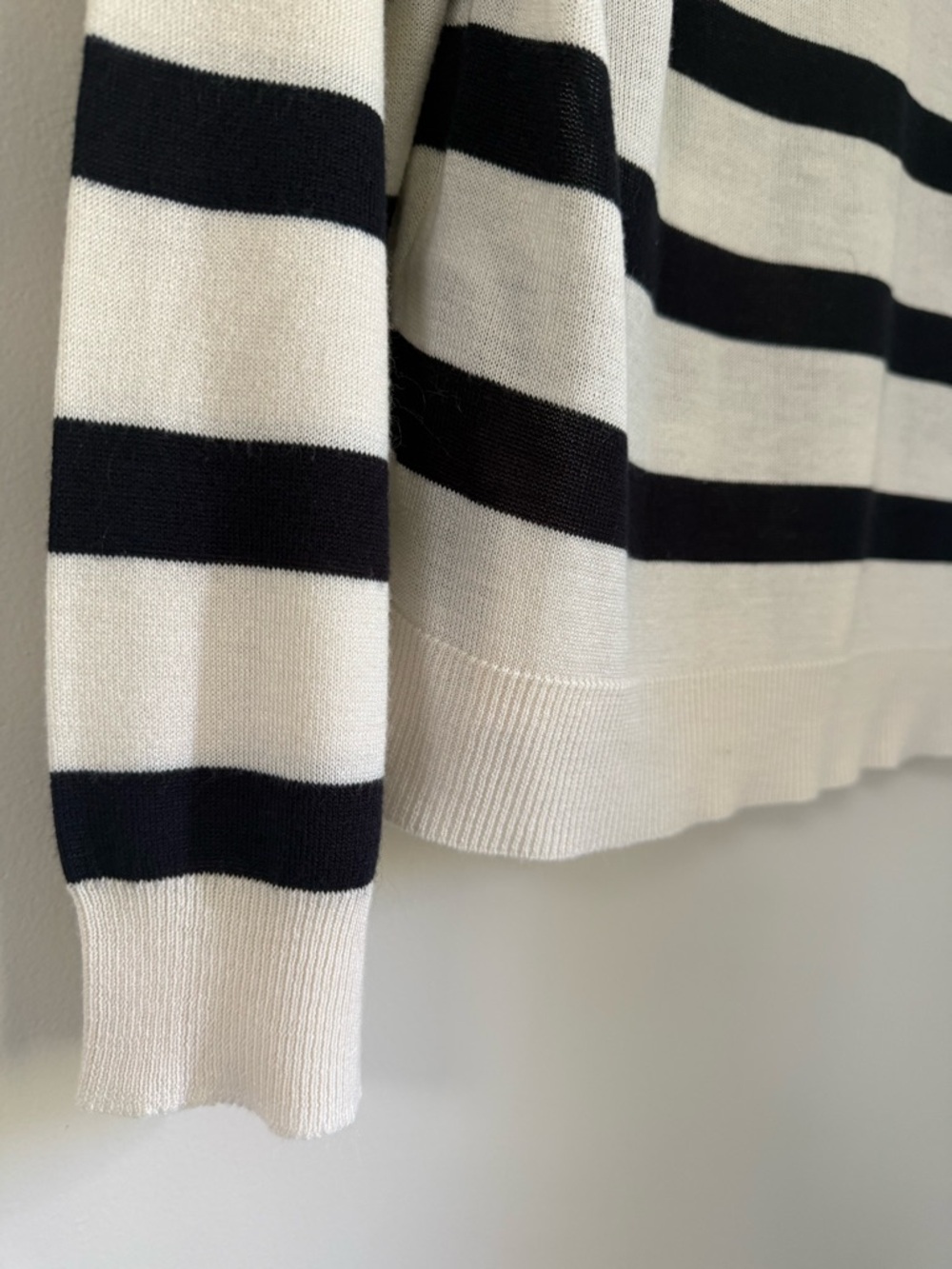 ZARA Long Sleeve Thin Knit Sweater Cream and Black Striped Size M GUC - Picture 13 of 14